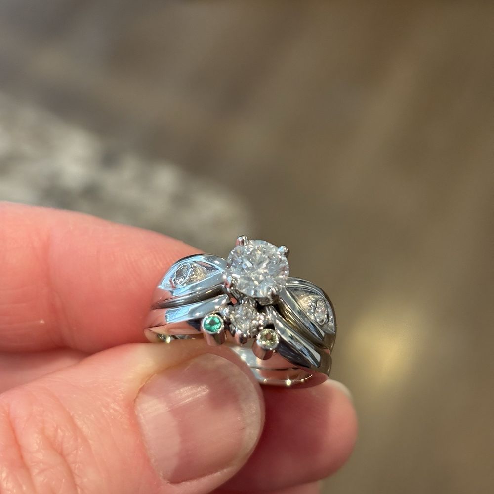 Joyeria Garcia's expert jeweler in San Diego's City Heights neighborhood performing a fine jewelry ring resizing service